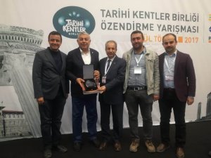 Başkan Akkaya’ya başarı ödülü