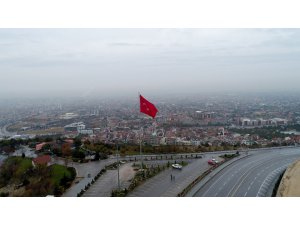 Büyükşehir’den Akyokuş’a dev Türk bayrağı