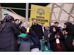 Başkan Altay Konyaspor maçında özel öğrencilerle buluştu