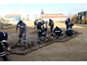 Beyşehir’de caddelerden sökülen parke taşları değerlendiriliyor