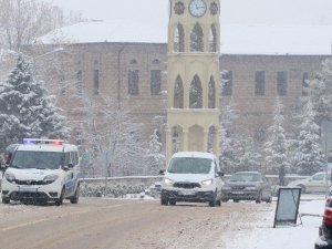 Aksaray’da kar yağışı şehri beyaza bürüdü