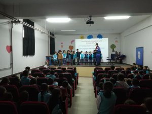 Jandarmadan ilkokul öğrencilere trafik semineri