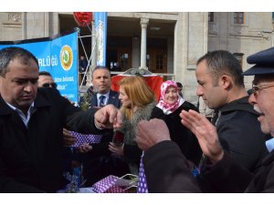 Aksaray’da Sevgililer Gününde fidan dağıtıldı