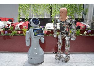 Yerli robotlar arasında teknoloji sohbeti