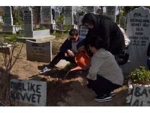 Pilot Melike Kuvvet mezarı başında anıldı