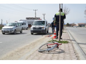 Hafif ticari aracın çarptığı bisiklet sürücüsü ağır yaralandı