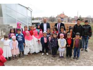 Beyşehir Belediyesinden sabah namazında camiye giden 13 çocuğa bisiklet