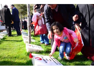 Aksaray’da şehitler mezarı başında anıldı