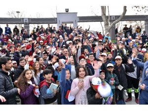 Başkan Altay öğrencilerle birlikte kitap okudu