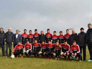 Kulu Derneği’nden Kuluspor U19’a malzeme yardımı