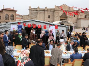 Aksaray'da yardım kermesi açıldı