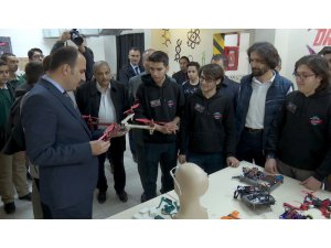 Başkan Altay, robot yarışmasında şampiyon olan öğrencilerle buluştu