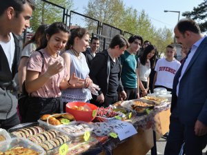 Konya Meram Mesleki ve Teknik Anadolu Lisesinden 5. geleneksel kermes