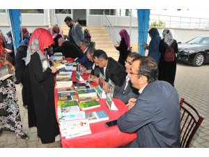 Akşehir Kitap Fuarı 12 yazarın imza günüyle sona erdi