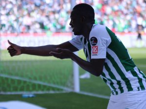 Spor Toto Süper Lig: Konyaspor: 2 - Trabzonspor: 1 (İlk yarı)