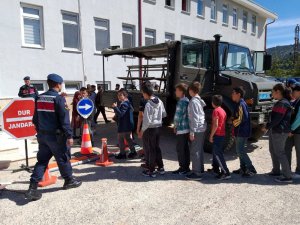 Derebucak’ta öğrencilere jandarma teşkilatı tanıtıldı