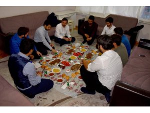 Başkan Kılca öğrenci evinde iftar yaptı