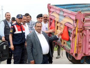 Aksaray’da ziraat odası traktör ve römorklara reflektör taktı