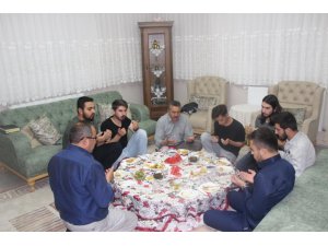 Başkan Tutal iftar sofrasında öğrencileri evinde konuk etti