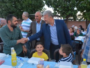 Çiftlik mahallesi sakinleri Aksaray Belediyesinin mahalle iftarında buluştu