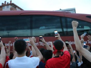 Türkiye ve Fransa maçın oynanacağı stada geldi