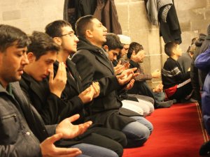 Gençler Aksaray Ulu Camii'de Sabah Namazında Buluştu