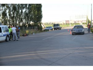 Otomobilin çarptığı elektrikli bisikletin sürücüsü hayatını kaybetti