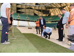 Konya Büyükşehir Stadyumunun çim zemini yenilendi