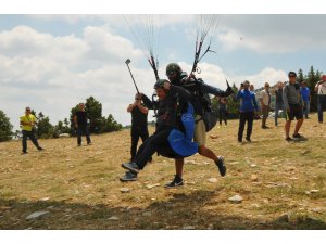 Başkan Akkaya’nın yamaç paraşütü deneyimi