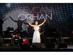 Konya’da Göl Festivali’nde Sevcan Orhan ve Hilmi Şahballı konseri