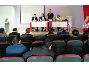 Jandarmadan okul servis aracı sürücülerine trafik semineri