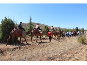 Tarihi ticaret kervanı develerle canlandırıldı