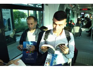 Büyükşehir’den tramvayda kitap sürprizi