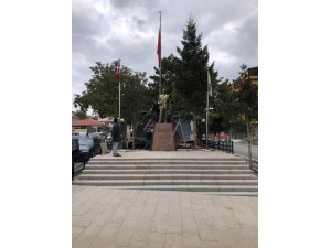 Hüyük’te Atatürk Anıtı ve kaidesi yenilendi