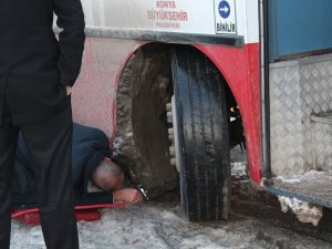 Yolcu inerken mazotu dondu