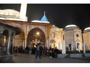 Mevlit Kandili’nde Mevlana Hazretleri Türbesi ve camiler doldu taştı