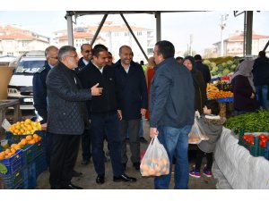 Kaymakam Budan halk pazarında incelemelerde bulundu