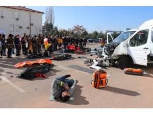 Aksaray’da sağlıkçılardan gerçeğini aratmayan kaza tatbikatı