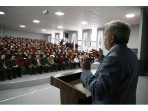 ASÜ Rektörü Şahin öğrencilerle buluştu