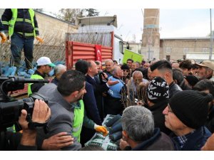 Ereğli Belediyesinden fidan dağıtımı gerçekleştirdi