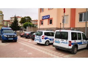 Genç polis atış yaparken kazara annesini vurdu