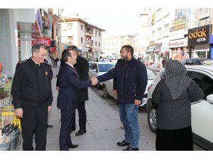 Aksaray Valisi Mantı esnaflar ve vatandaşlarla görüştü