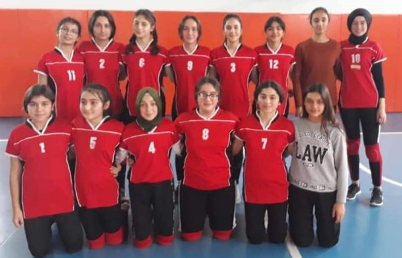 Eskil Eşmekaya Ortaokulu Voleybol Takımı Finale Adını Yazdırdı