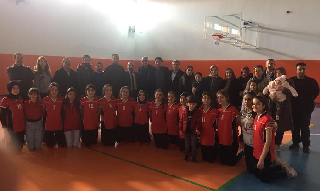 Eşmekaya Ortaokulu Voleybol Takımı Aksaray Şampiyonu Oldu