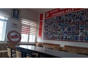 Şehit aileleri derneğinin davetsiz misafiri duygulandırdı