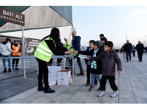 Konyasporlu taraftarlardan binlerce kitap toplandı