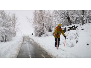 Turistlerin Aksaray Güzelyurt’ta tarih gezisi ve kayak eğlencesi