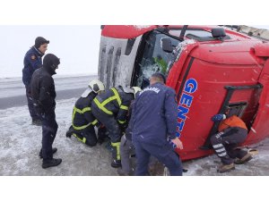 Aksaray'da Devrilen Tırda Yaralanan Hamile Kadın Kabinde Sıkıştı