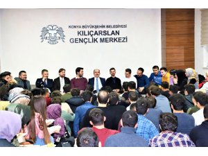 Başkan Altay üniversiteli gençlerle buluştu