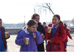 Aksaray Belediyesi’nden Gözlükuyu köyündeki çocuklara çorba ikramı